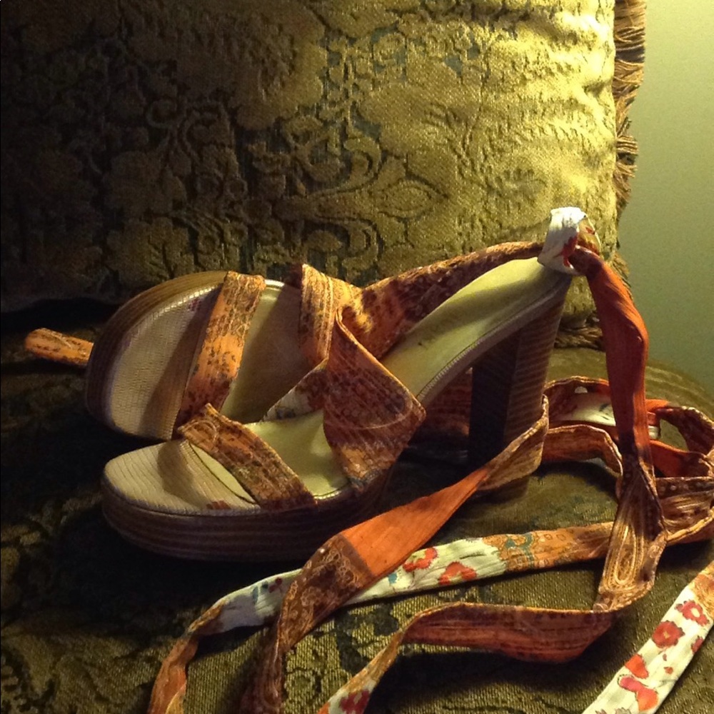 Strappy sandals... so cute!!!